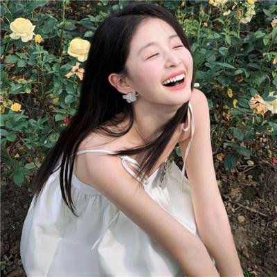 云雾笼罩的山峰海报
